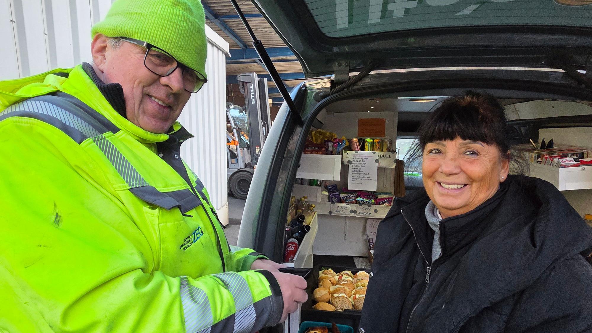 In Morsbach gehört auch Thomas Kötting zu den Stammkunden von Uta Wirths. Er freut sich, dass es einen solchen Service überhaupt noch gibt.