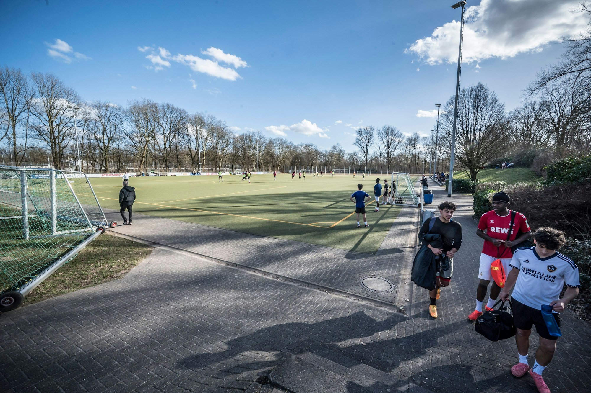 Der SC Leverkusen könnte auf seinem Platz bleiben, wenn ein Parkhaus gebaut würde.