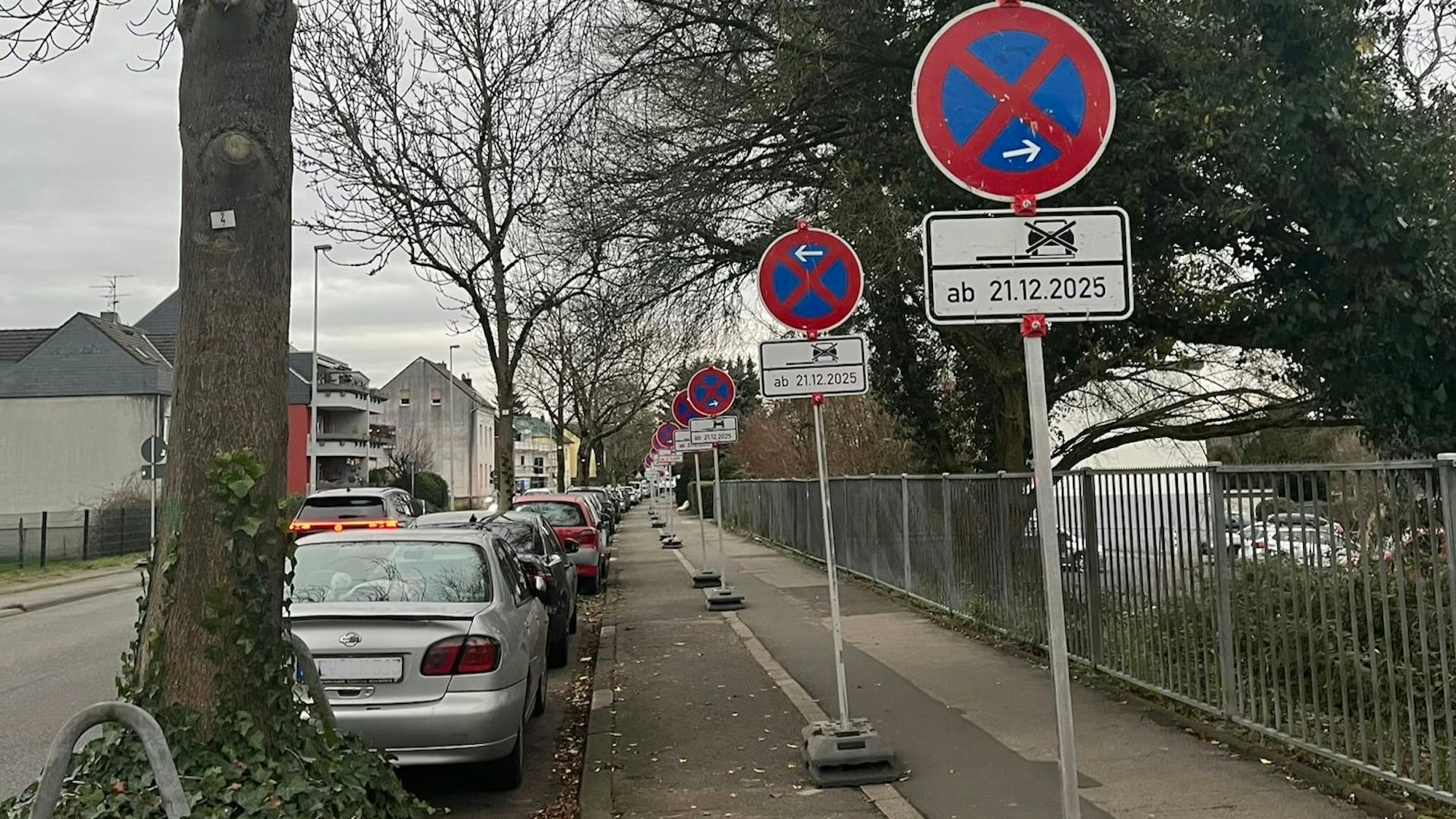 Schilderwald an der Odenthaler Straße