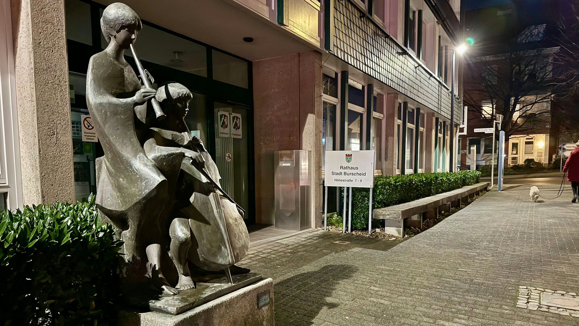 Der Eingang des Burscheid Rathauses