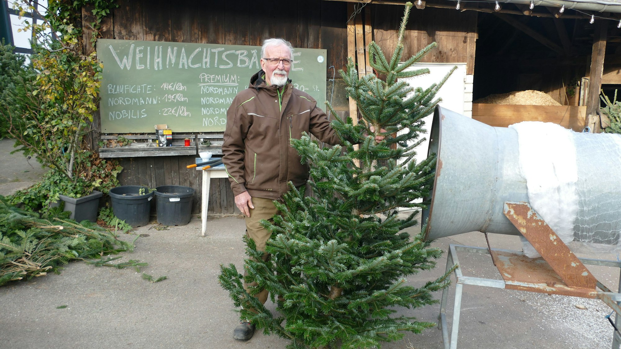 Bei Siegfried Pelz in Neunkirchen-Seelscheid gibt es auch am 24. Dezember noch Weihnachtsbäume.