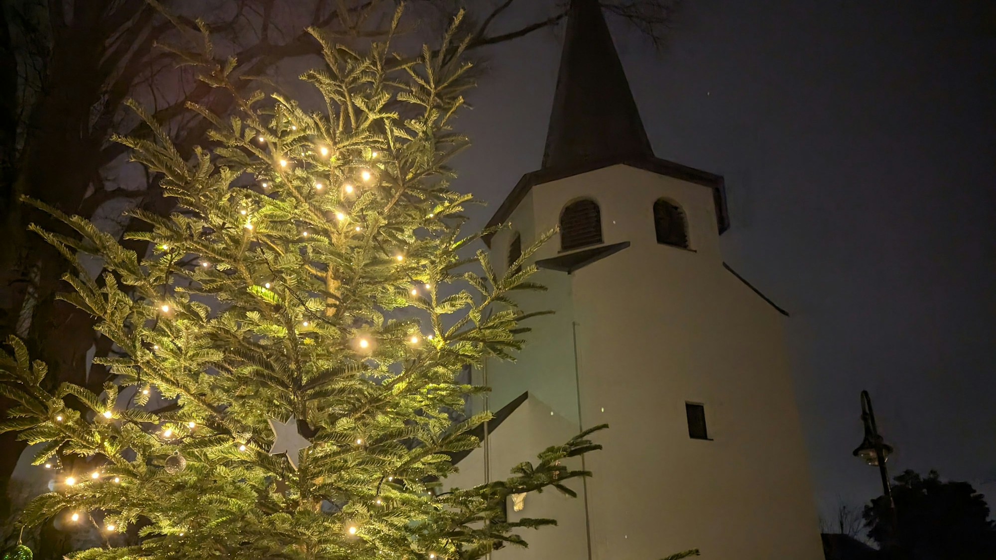Das Bild zeigt die Kirche in Hürth-Stotzheim.