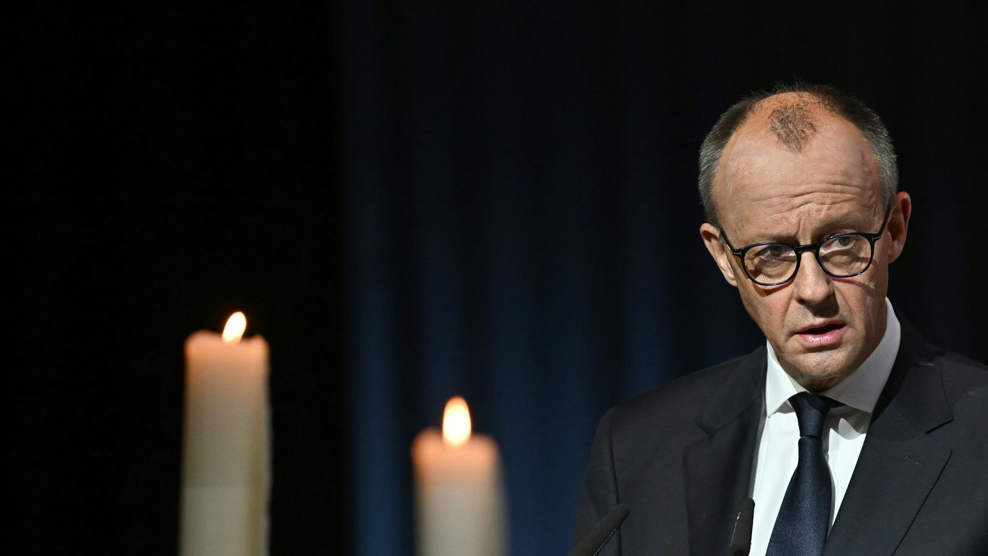 Der Kanzler kam zum Gedenken nach Magdeburg.