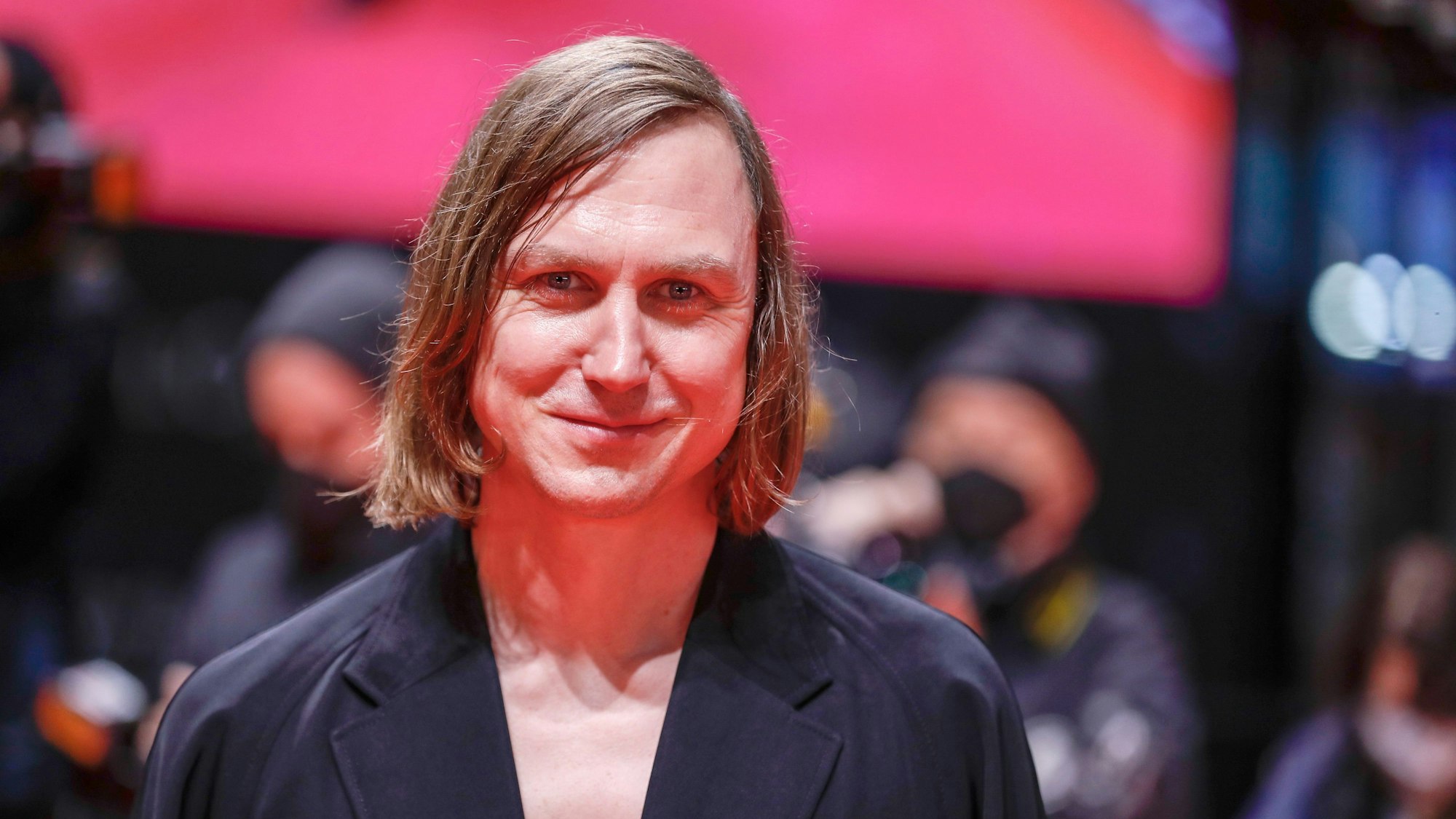 Das Bild zeigt Schauspieler Lars Eidinger bei einer Premiere. Foto: Gerald Matzka/dpa