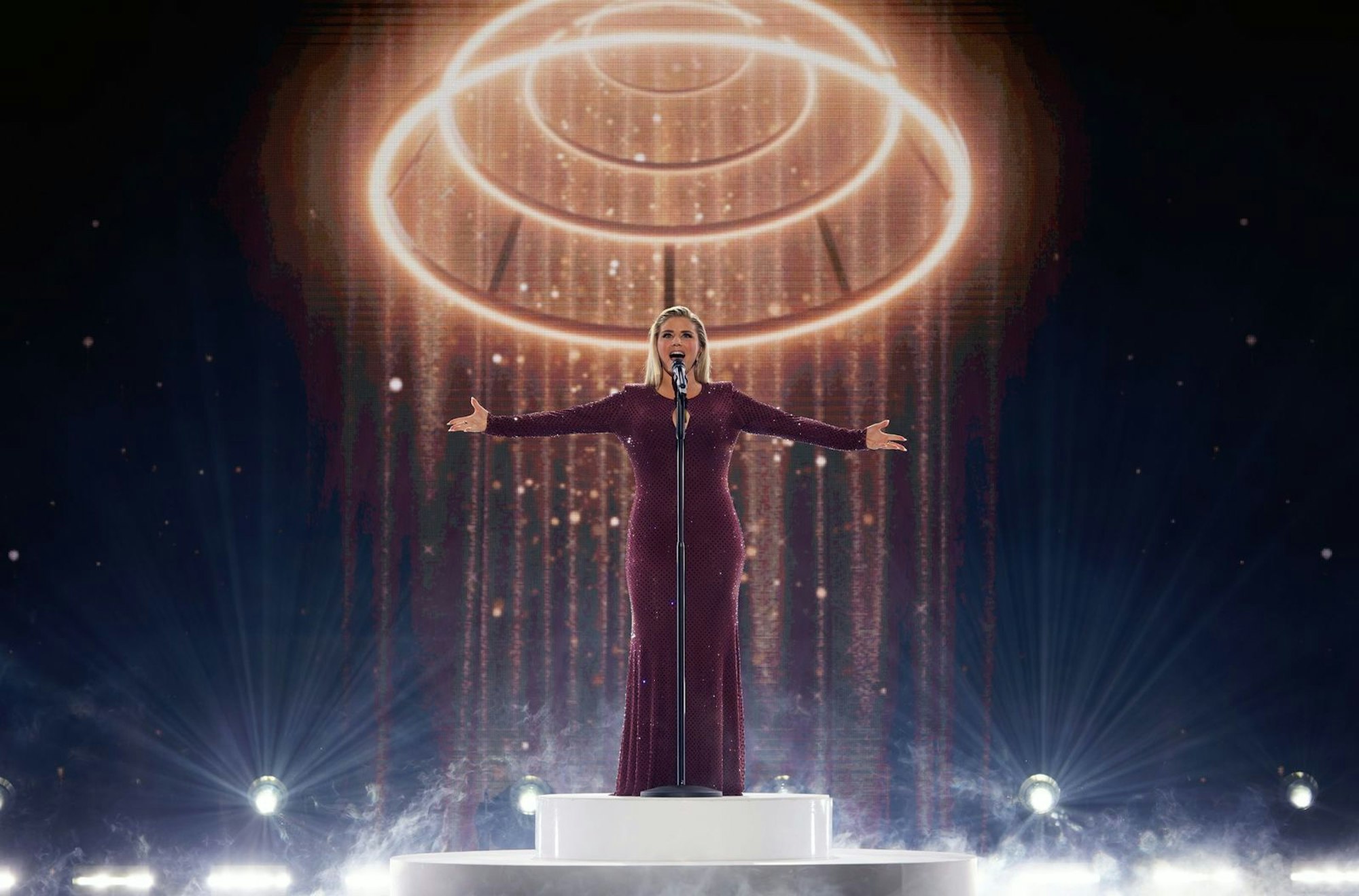 „Ja zum Leben“, sang Beatrice Egli - und begrüßte Menschen, die das Leben anderer schöner machen. (Bild: SWR / Manfred H. Vogel)