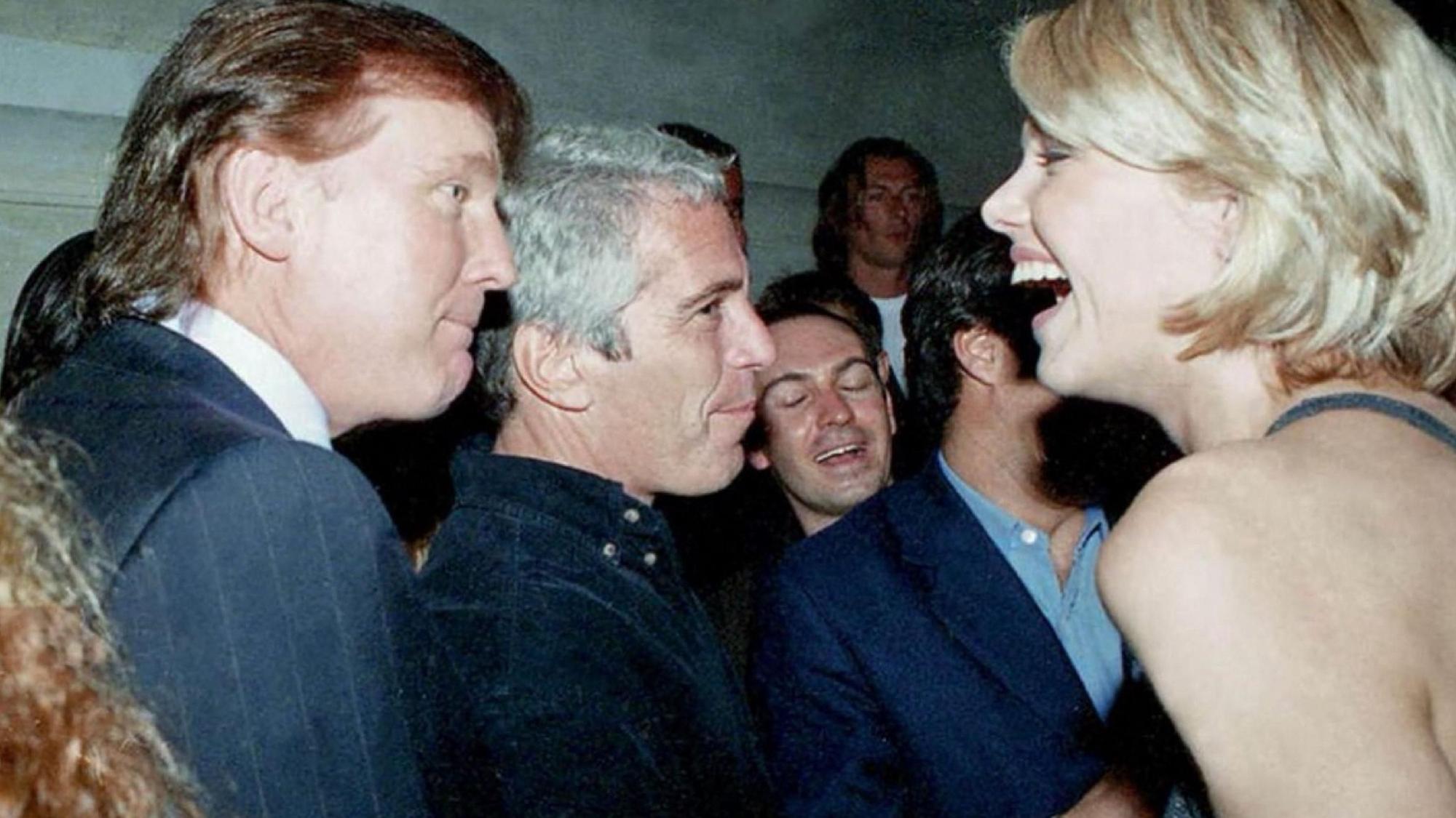 US-Präsident Trump kannte Epstein gut, wie frühere Fotos zeigen.