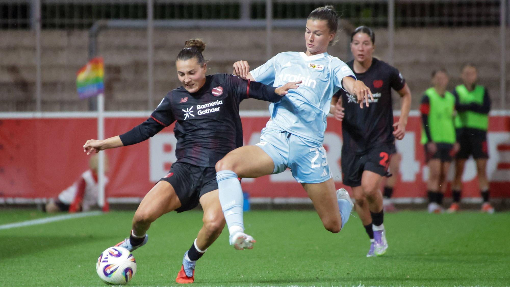 15.09.2025, xgrfx, Fussball Google Pixel Frauen-Bundesliga, Bayer Leverkusen - 1.FC Union Berlin v.l. Carlotta Wamser Bayer Leverkusen, Nele Bauereisen 1.FC Union Berlin DFL/DFB REGULATIONS PROHIBIT ANY USE OF PHOTOGRAPHS as IMAGE SEQUENCES and/or QUASI-VIDEO Leverkusen *** 15 09 2025, xgrfx, Soccer Google Pixel Women Bundesliga, Bayer Leverkusen 1 FC Union Berlin v l Carlotta Wamser Bayer Leverkusen , Nele Bauereisen 1 FC Union Berlin DFL DFB REGULATIONS PROHIBIT ANY USE OF PHOTOGRAPHS as IMAGE SEQUENCES and or QUASI VIDEO Leverkusen