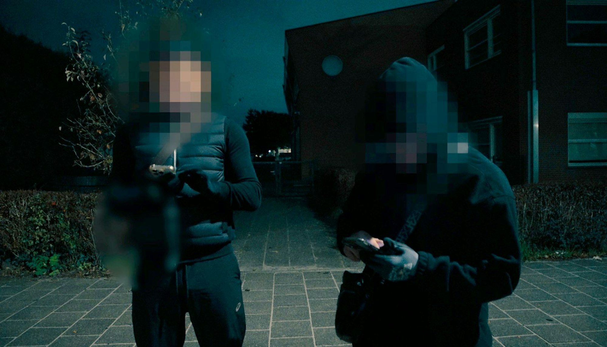 Anonym berichten beteiligte Hintermänner von den kriminellen Strukturen. (Bild: NDR)