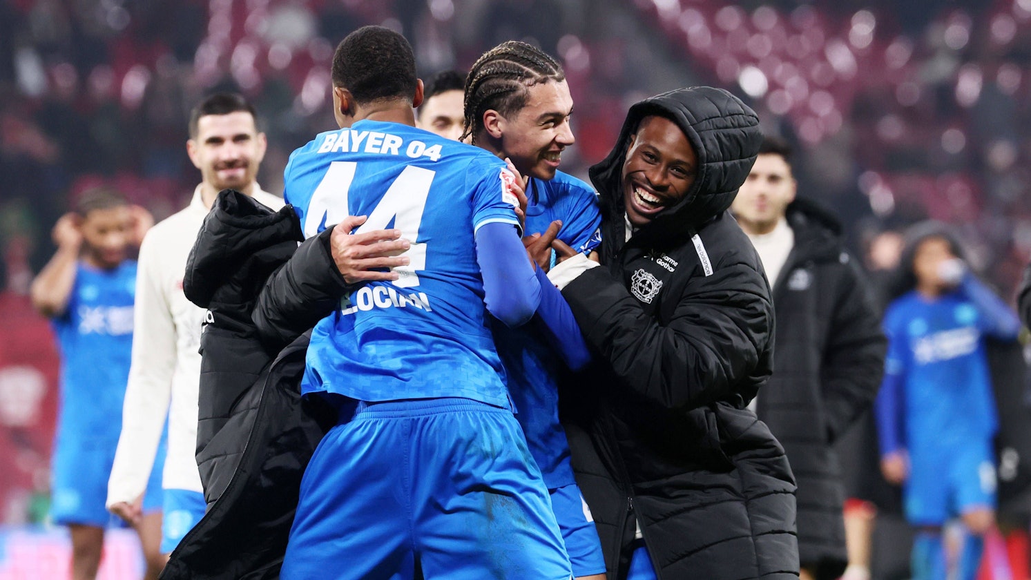 RB Leipzig - Leverkusen / Bundesliga Leipzig, 20.12.2025, Red Bull Arena, Fußball, 1.Bundesliga, 15.Spieltag , RB Leipzig vs. Bayer Leverkusen 1:3 1:2 , Im Bild: Leverkusen jubeltr nach dem Spiel. Jeanuel Belocian 44, Leverkusen, Motrell Amare Culbreath 42, Leverkusen. , Nur zur redaktionellen Nutzung. Only editorial use. , DFL / DFB regulations prohibit any use of photographs as image sequences and/or quasi-video. , *** RB Leipzig Leverkusen Bundesliga Leipzig, 20 12 2025, Red Bull Arena, Soccer, 1 Bundesliga, 15 Matchday , RB Leipzig vs Bayer Leverkusen 1 3 1 2 , In the picture Leverkusen jubeltr after the match Jeanuel Belocian 44, Leverkusen , Motrell Amare Culbreath 42, Leverkusen , For editorial use only Only editorial use , DFL DFB regulations prohibit any use of photographs as image sequences and or quasi video ,