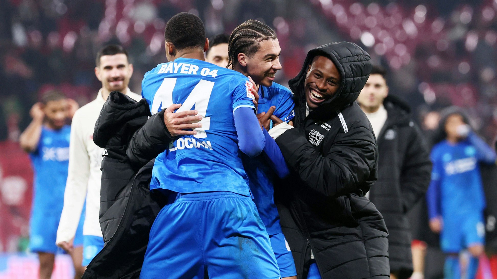 RB Leipzig - Leverkusen / Bundesliga Leipzig, 20.12.2025, Red Bull Arena, Fußball, 1.Bundesliga, 15.Spieltag , RB Leipzig vs. Bayer Leverkusen 1:3 1:2 , Im Bild: Leverkusen jubeltr nach dem Spiel. Jeanuel Belocian 44, Leverkusen, Motrell Amare Culbreath 42, Leverkusen. , Nur zur redaktionellen Nutzung. Only editorial use. , DFL / DFB regulations prohibit any use of photographs as image sequences and/or quasi-video. , *** RB Leipzig Leverkusen Bundesliga Leipzig, 20 12 2025, Red Bull Arena, Soccer, 1 Bundesliga, 15 Matchday , RB Leipzig vs Bayer Leverkusen 1 3 1 2 , In the picture Leverkusen jubeltr after the match Jeanuel Belocian 44, Leverkusen , Motrell Amare Culbreath 42, Leverkusen , For editorial use only Only editorial use , DFL DFB regulations prohibit any use of photographs as image sequences and or quasi video ,