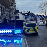 In Leverkusen-Wiesdorf läuft am Sonntagnachmittag ein Polizeieinsatz.