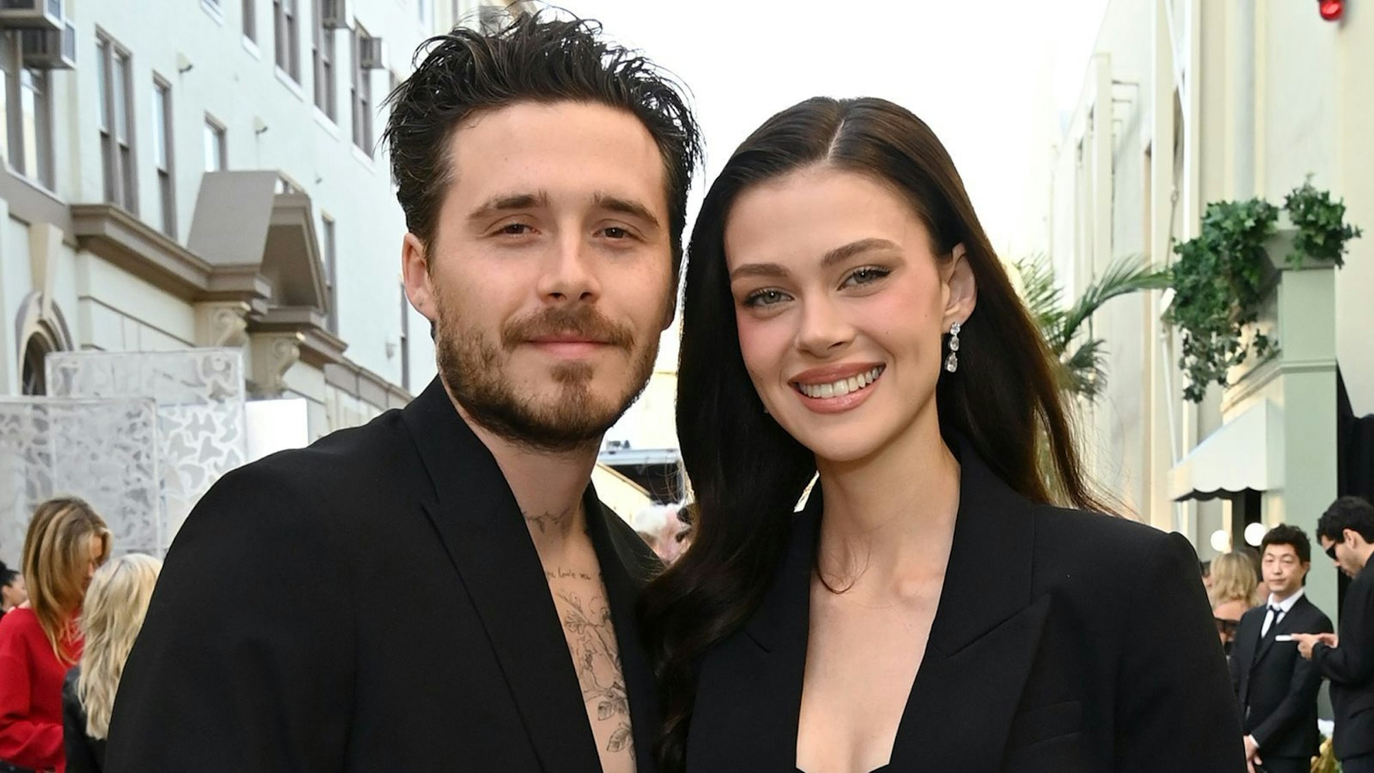 Das Verhältnis von Brooklyn Peltz Beckham und Nicola Peltz Beckham zu Brooklyns Eltern gilt seit ihrer Hochzeit als angespannt. (Bild: 2025 Getty Images/Jon Kopaloff)
