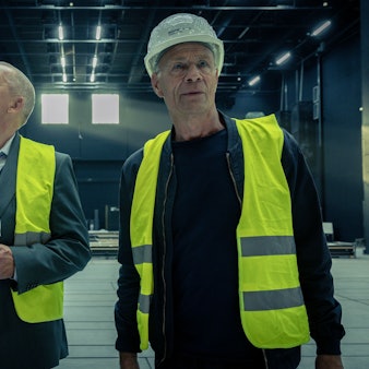 Die Kölner „Tatort“-Kommissare Max Ballauf (Klaus J. Behrendt, r.) und Freddy Schenk (Dietmar Bär) auf der Opernbaustelle.
