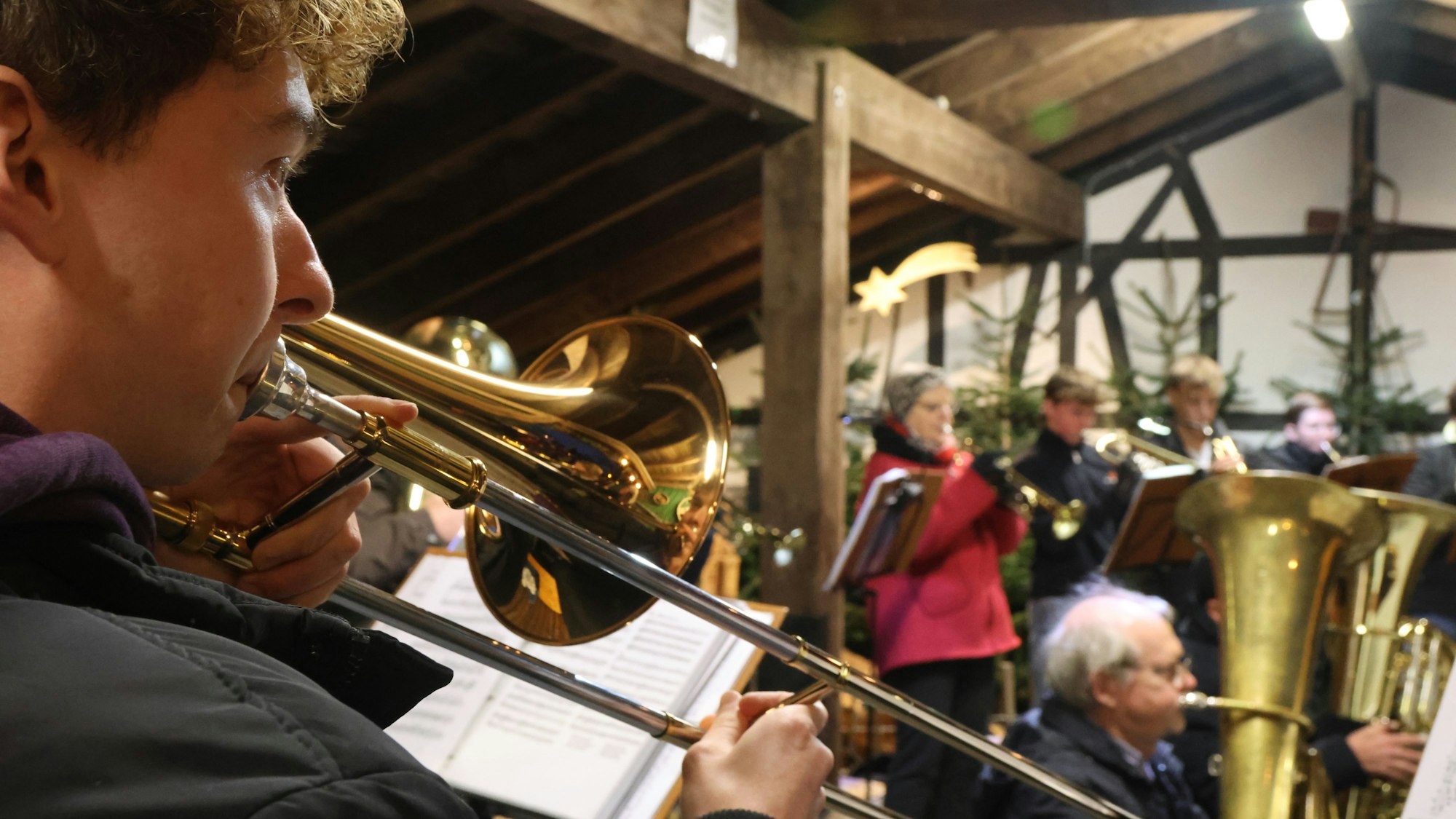 Alle Jahre wieder: „Posaunen erklingen“ lautet das Motto, wenn am Heimatmuseum in Reichshof-Eckenhagen die Instrumente ausgepackt werden.