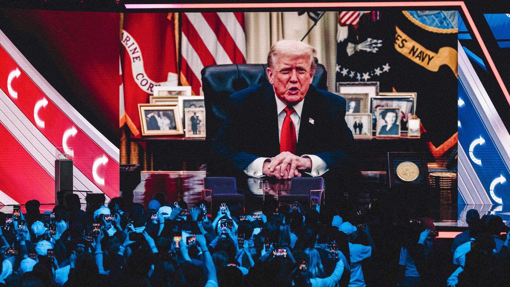 Eine Videonachricht von Donald Trump auf einer Konferenz von „Turning Point USA“ am Sonntag, 21. Dezember.