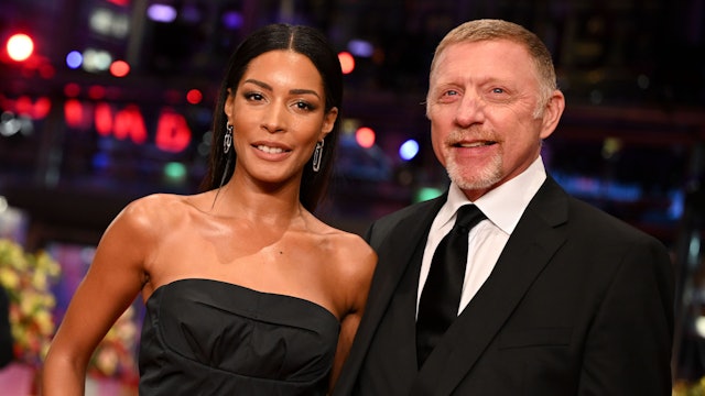 Boris Becker und Lilian de Carvalho Monteiro stehen bei der Berlinale auf dem roten Teppich.