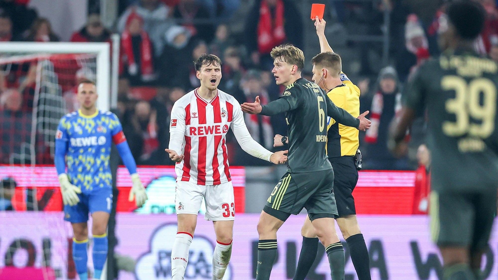 Rav van den Berg fliegt beim FC-Spiel gegen Union Berlin vom Platz.