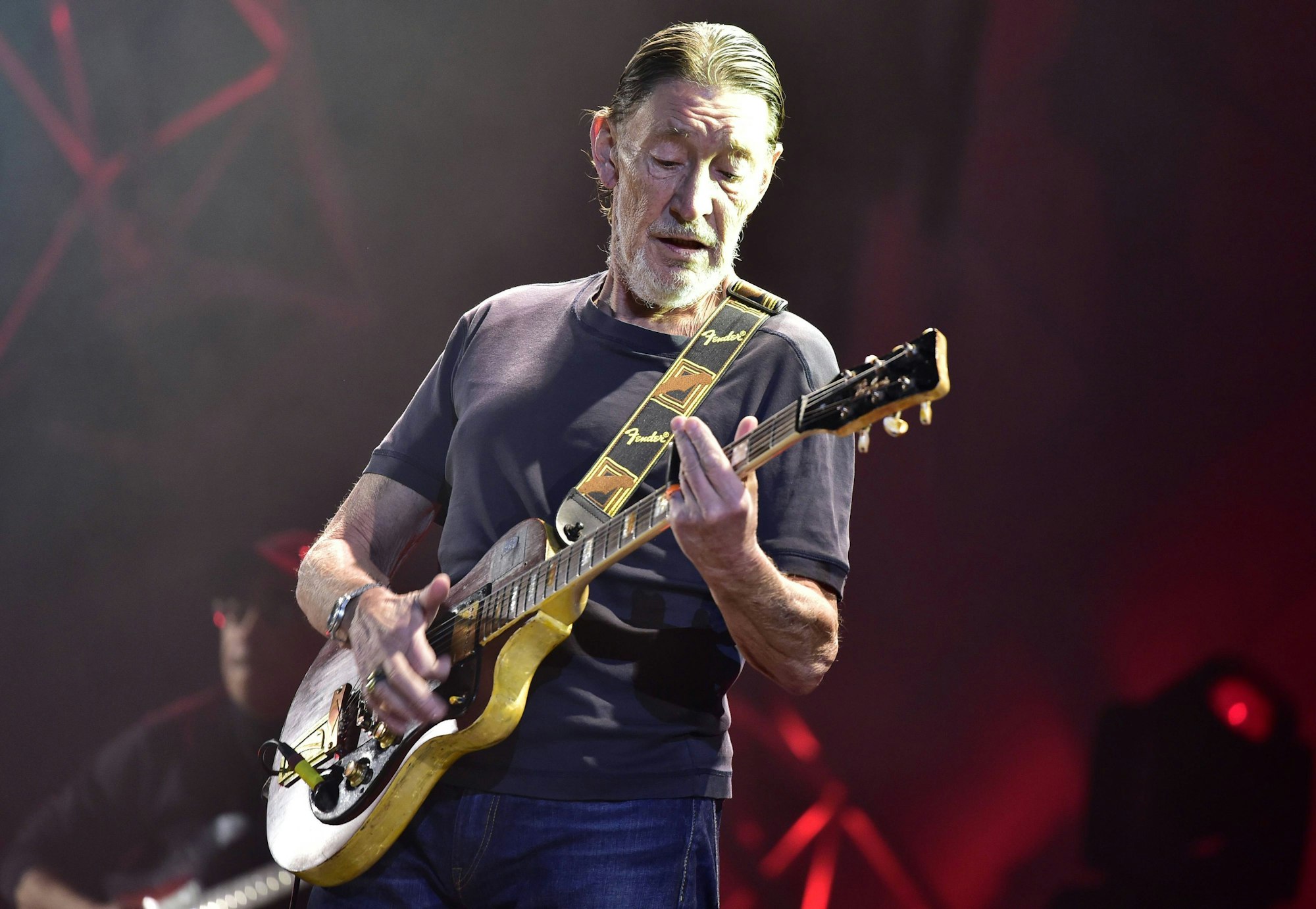 Der britische Gitarrist und Sänger Chris Rea tritt während seiner Show in Prag am 7. November 2017 auf. Kurz vor Weihnachten starb der Sänger im Jahr 2025.