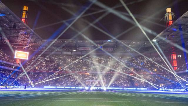 23.12.2025, Köln: Die Mitsing-Veranstaltung „Loss mer Weihnachtsleeder singe“ begeistert im Rhein-Energie-Stadion. Foto: Uwe Weiser