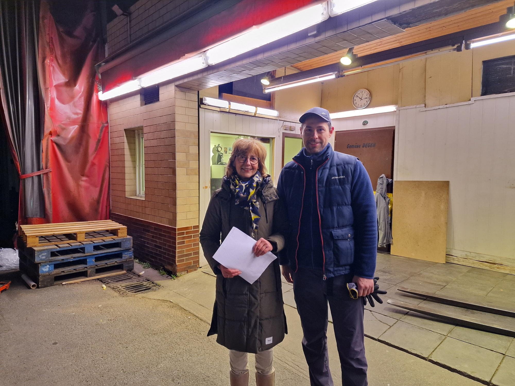Christoph Degen (39) führt mit seiner Mutter Annemie Degen (68) einen Gemüsehandel in dritter Generation, der seit 1963 auf dem Großmarkt besteht.