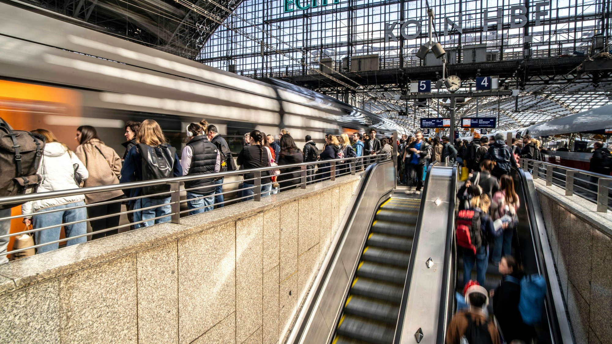 Der Kölner Hauptbahnhof zählt zur kritischen Infrastruktur Deutschlands (Symbolfoto).