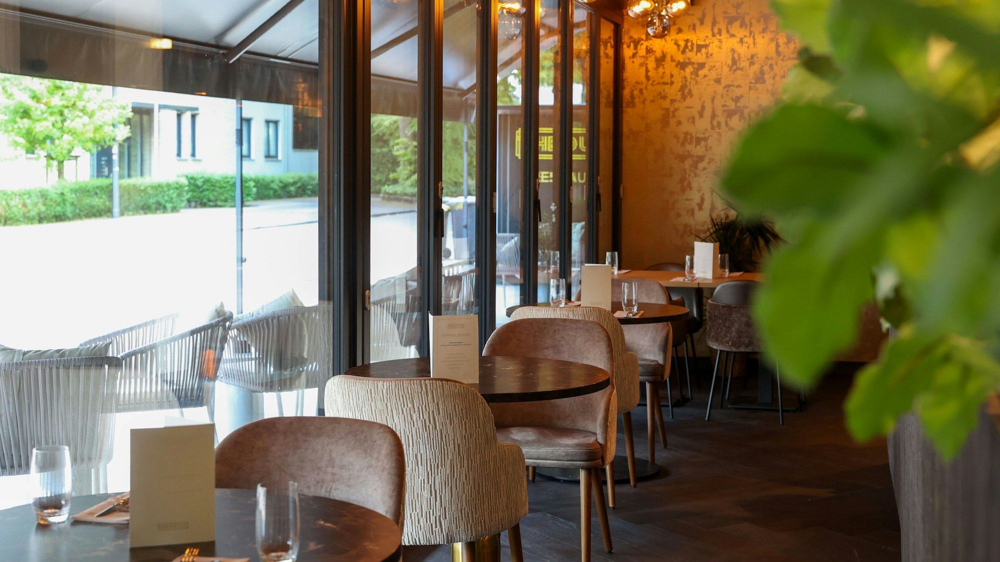 Carsten Henn kürt das The Dutch zur Weltküche 2025. Joschua Tepner vereint niederländische und japanische Küche kreativ.