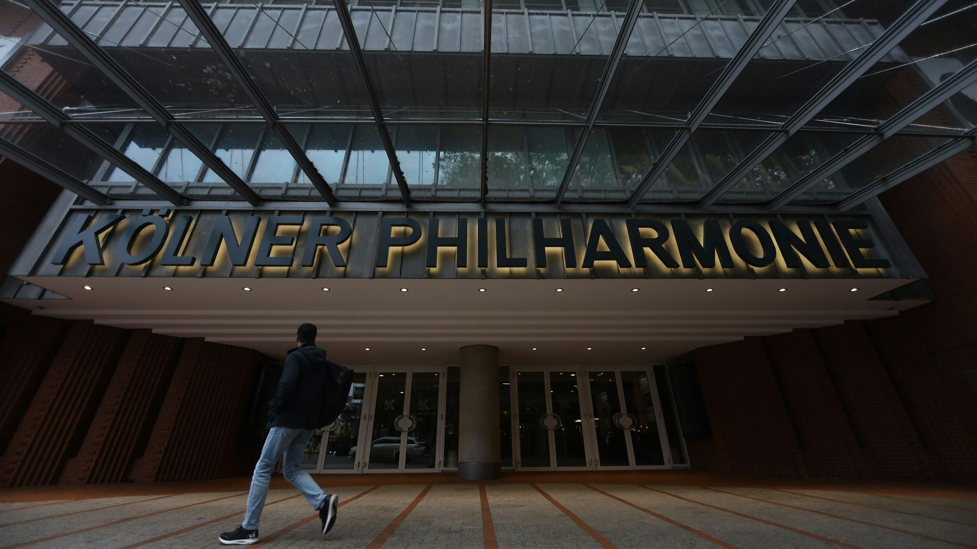 Die Philharmonie Köln von vorne.