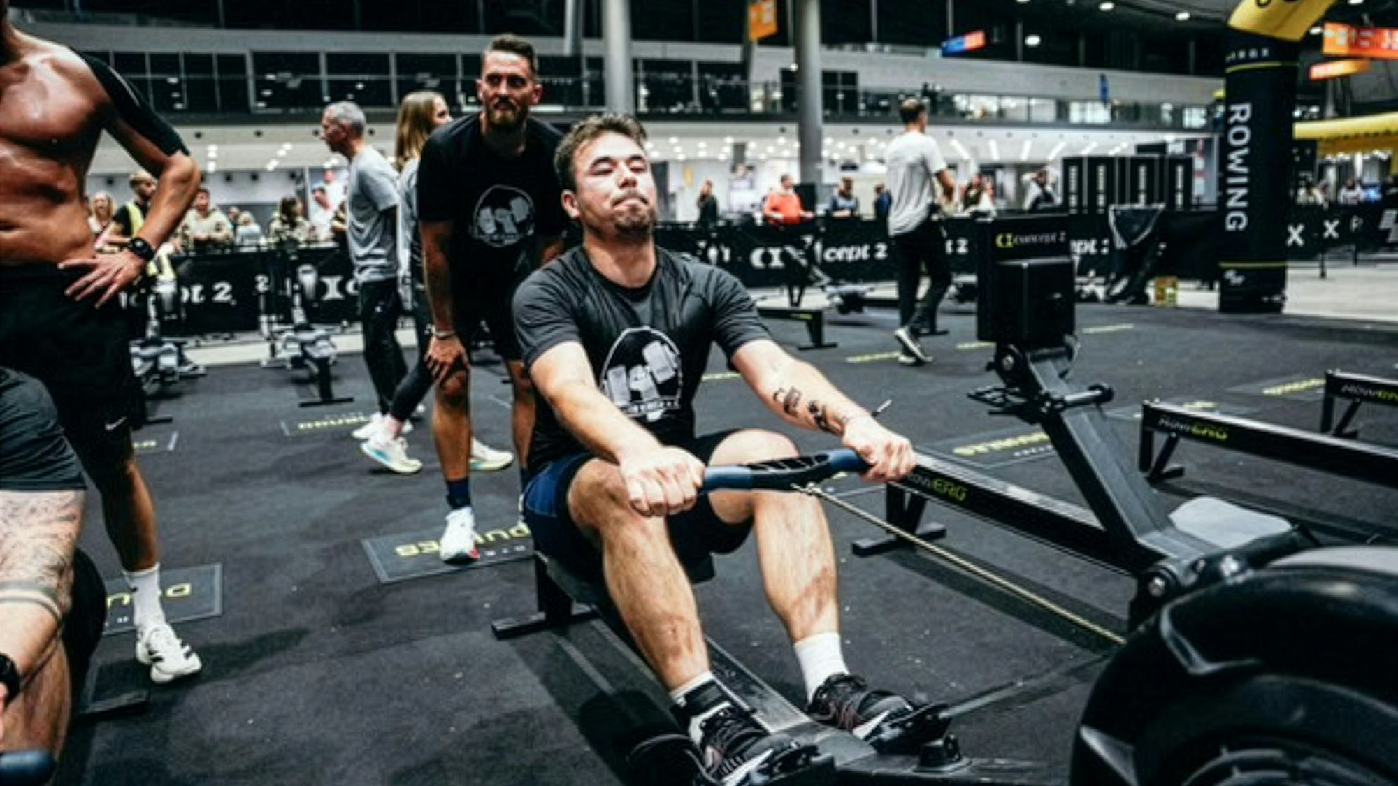 Das Bild zeigt den Euskirchener beim Rudern.