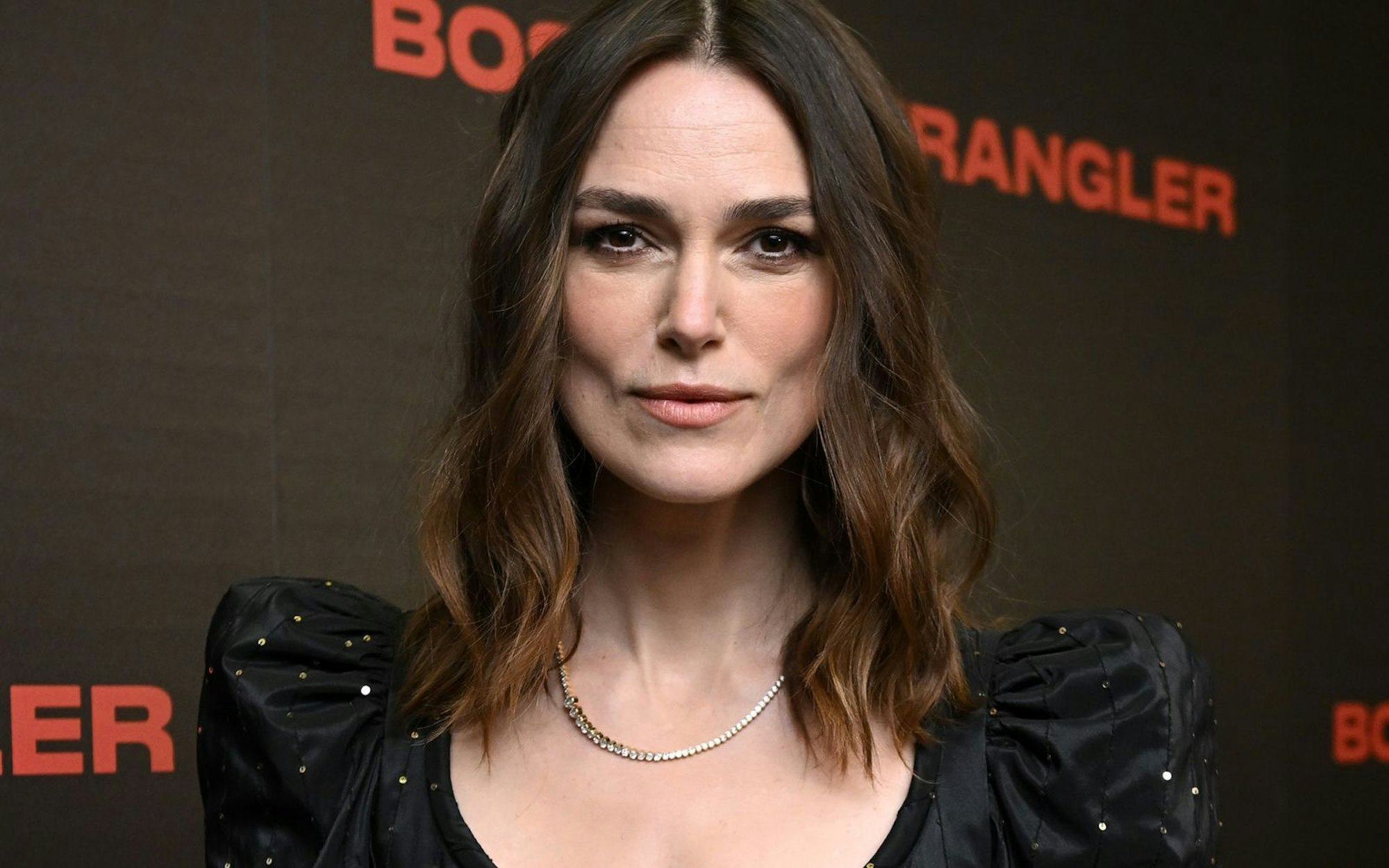 Keira Knightley ist derzeit in der Netflix-Agentenserie „Black Doves“ zu sehen. (Bild: Noam Galai/Getty Images for 20th Century Studios)