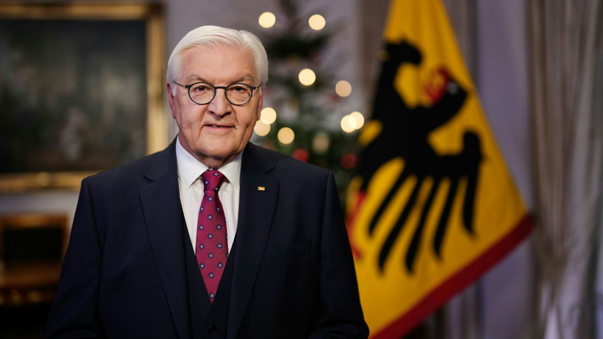«Wir brauchen Mut, um immer wieder neu anzufangen», sagte Bundespräsident Frank-Walter Steinmeier in seiner vorab veröffentlichten Weihnachtsansprache.
