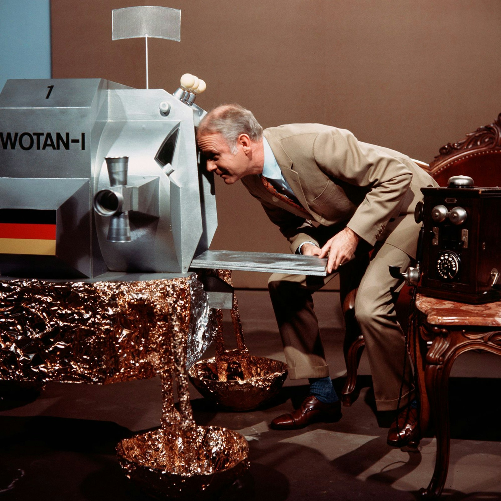 „Möpse auf dem Mond“ heißt dieser Sketch aus dem Jahr 1972. Loriot wusste: „Ein Leben ohne Mops ist möglich, aber sinnlos.“ (Bild: SWR / Huge Jehle)