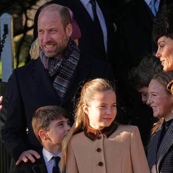 Prinz William verlässt mit Prinz Louis (l-r), Prinzessin Charlotte, Mia Tindall und Kate, der Prinzessin von Wales, die Kirche St. Mary Magdalene, nachdem sie am Weihnachtsgottesdienst teilgenommen haben.