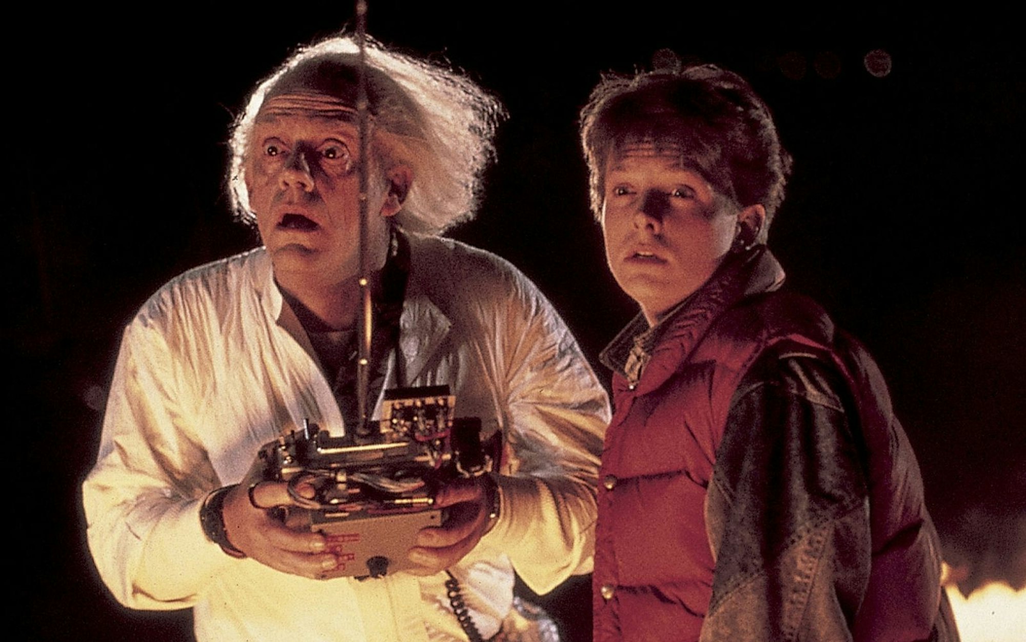 Christopher Lloyd (links) und Michael J. Fox in ihren Paraderollen. Die Fans wollen sie unbedingt in einer weiteren „Zurück in die Zukunft“-Fortsetzung sehen, aber die Filmemacher bleiben stur. (Bild: Universal Pictures)