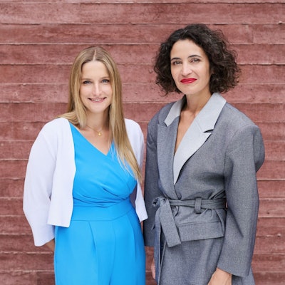 Die Geschäftsführerinnen der gegen Hass und Hetze im Internet eintretenden Organisation HateAid, Josephine Ballon (l.) und Anna-Lena von Hodenberg (r.), wurden von der US-Regierung wegen Zensur-Vorwürfen mit Einreisesperren belegt. (Archivbild)