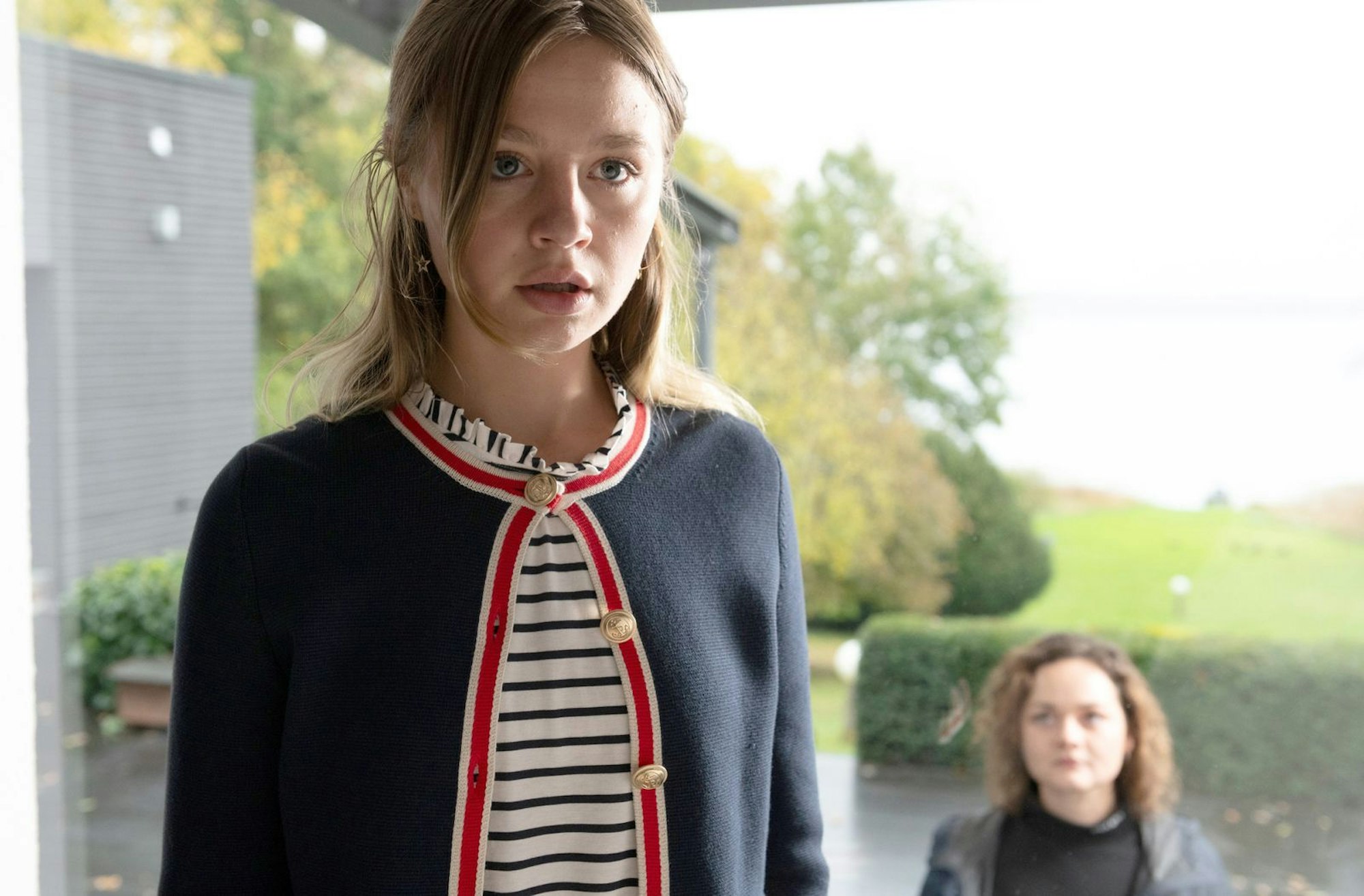 Vor zehn Jahren verschwand die Juweliertochter Emely (Flora Li Thiemann) spurlos. Nun ist sie wieder da. (Bild: ARD/Laurent Trümper)