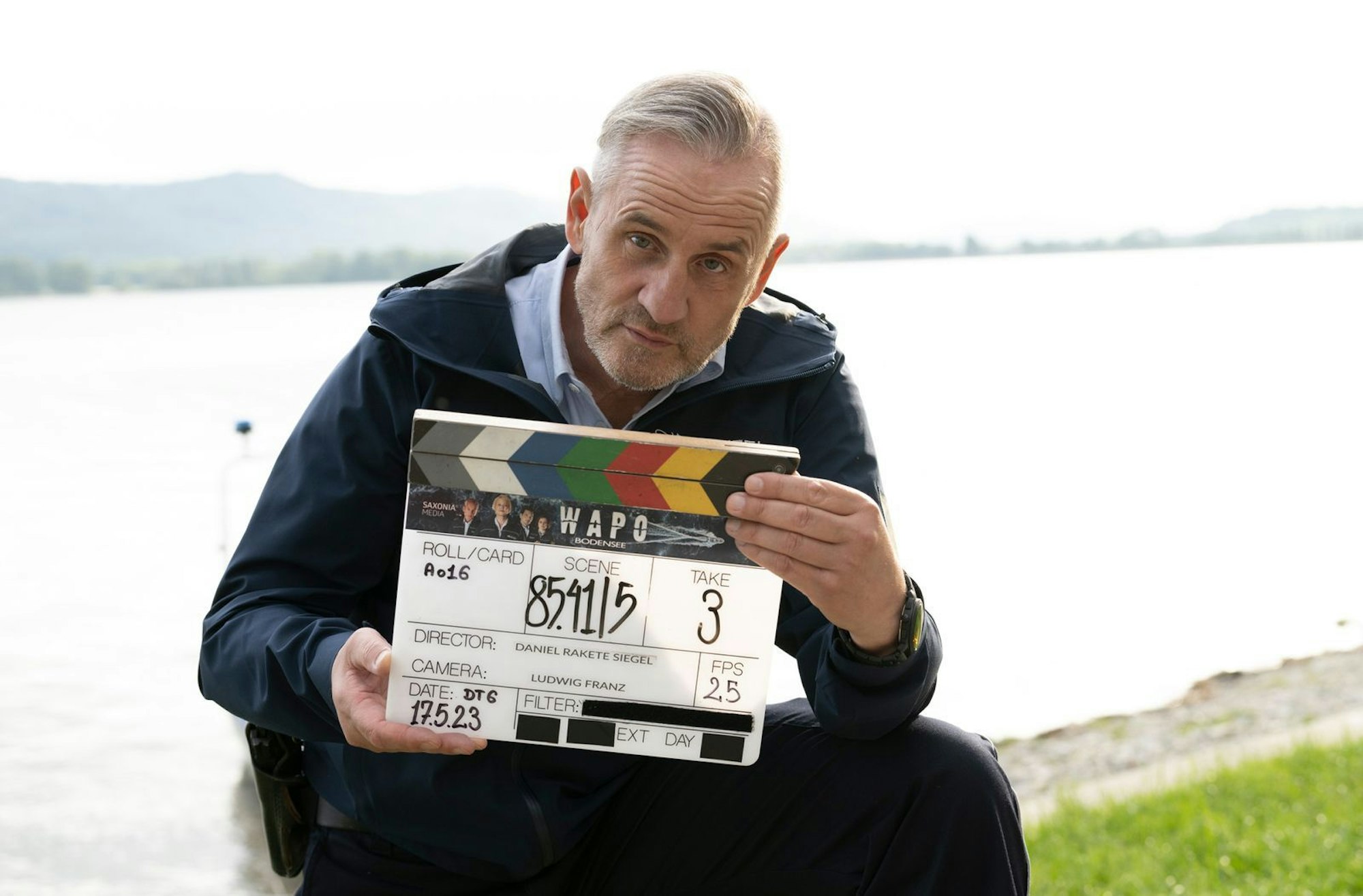 Tim Wilde springt jeden Morgen in den Bodensee. „Erst mache ich etwa 20 Minuten Sport, und dann springe ich direkt rein“, verrät er im Interview. (Bild: ARD/Laurent Trümper)