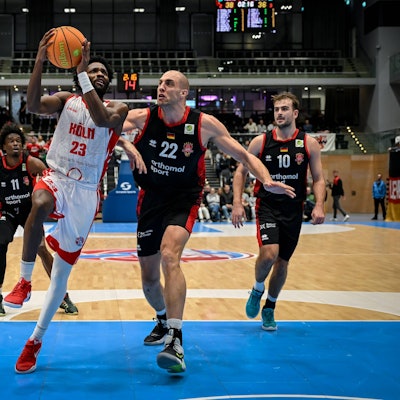 Barmer 2. Basketball Bundesliga ProA: Rheinstars Köln vs. Bayer Giants Leverkusen, 27.12.2025 Michael Jordan Miller RheinStarsKöln 23, , Dennis Heinzmann Bayer Giants Leverkusen 22, Barmer 2. Basketball Bundesliga ProA: Rheinstars Köln vs. Bayer Giants Leverkusen am 27.12.2025 in der Castello Düsseldorf in Düsseldorf Nordrhein-Westfalen *** Barmer 2 Basketball Bundesliga ProA Rheinstars Köln vs Bayer Giants Leverkusen, 27 12 2025 Michael Jordan Miller RheinStarsKöln 23 , , Dennis Heinzmann Bayer Giants Leverkusen 22 , Barmer 2 Basketball Bundesliga ProA Rheinstars Köln vs Bayer Giants Leverkusen on 27 12 2025 at the Castello Düsseldorf in Düsseldorf Nordrhein Westfalen Copyright: xBEAUTIFULxSPORTS/Mueller-Laschetx