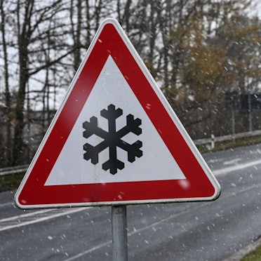 Wegen Glatteis ist es in Sachsen zu dutzenden Unfällen gekommen.