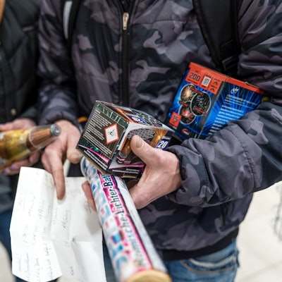 Am Montag startet der Verkauf von Silvesterfeuerwerk offiziell. (Archivbild)