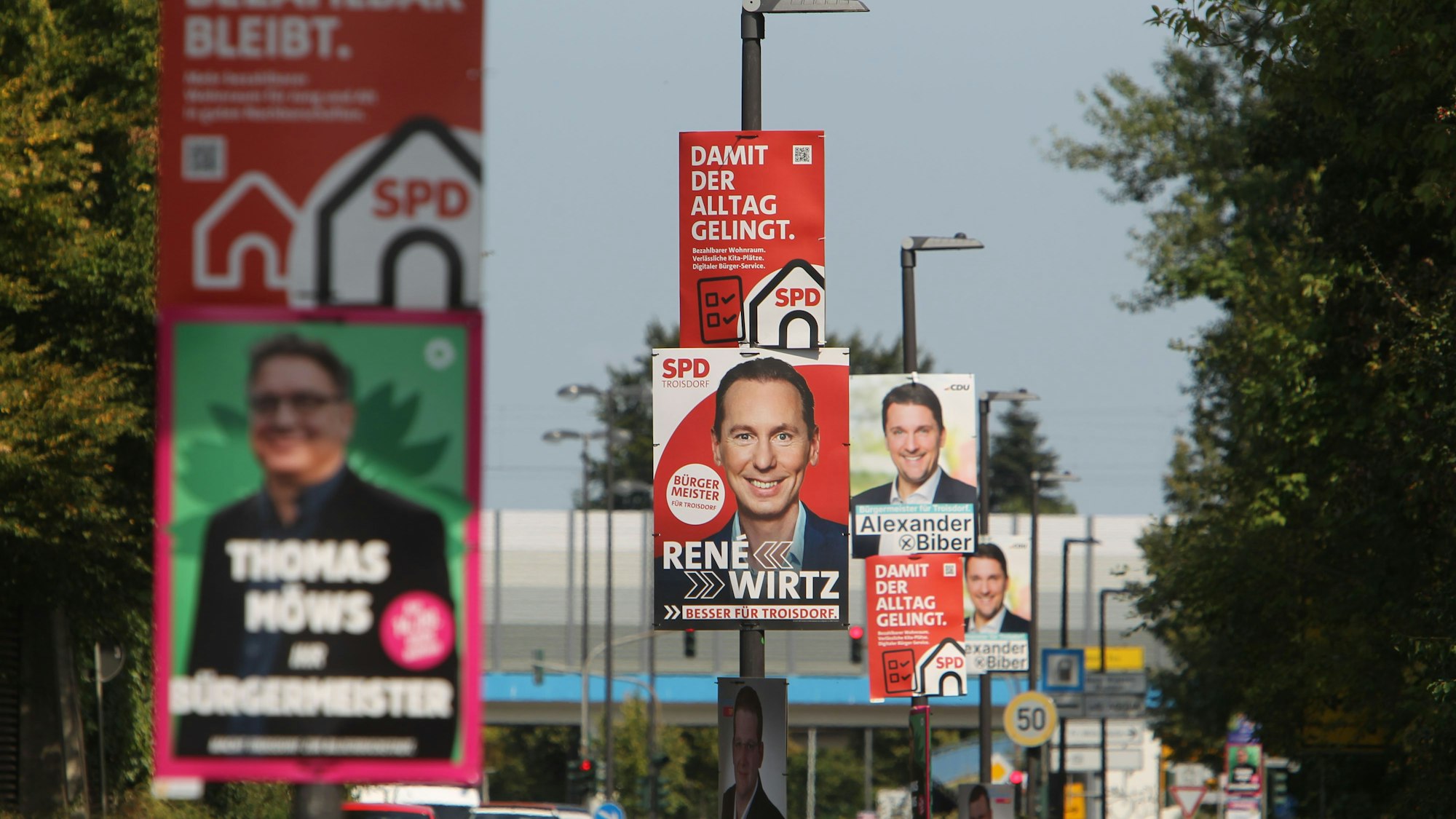 Bei der Kommunalwahl im September wurden manche Bürgermeister im Amt bestätigt - so wie Alexander Biber in Troisdorf.