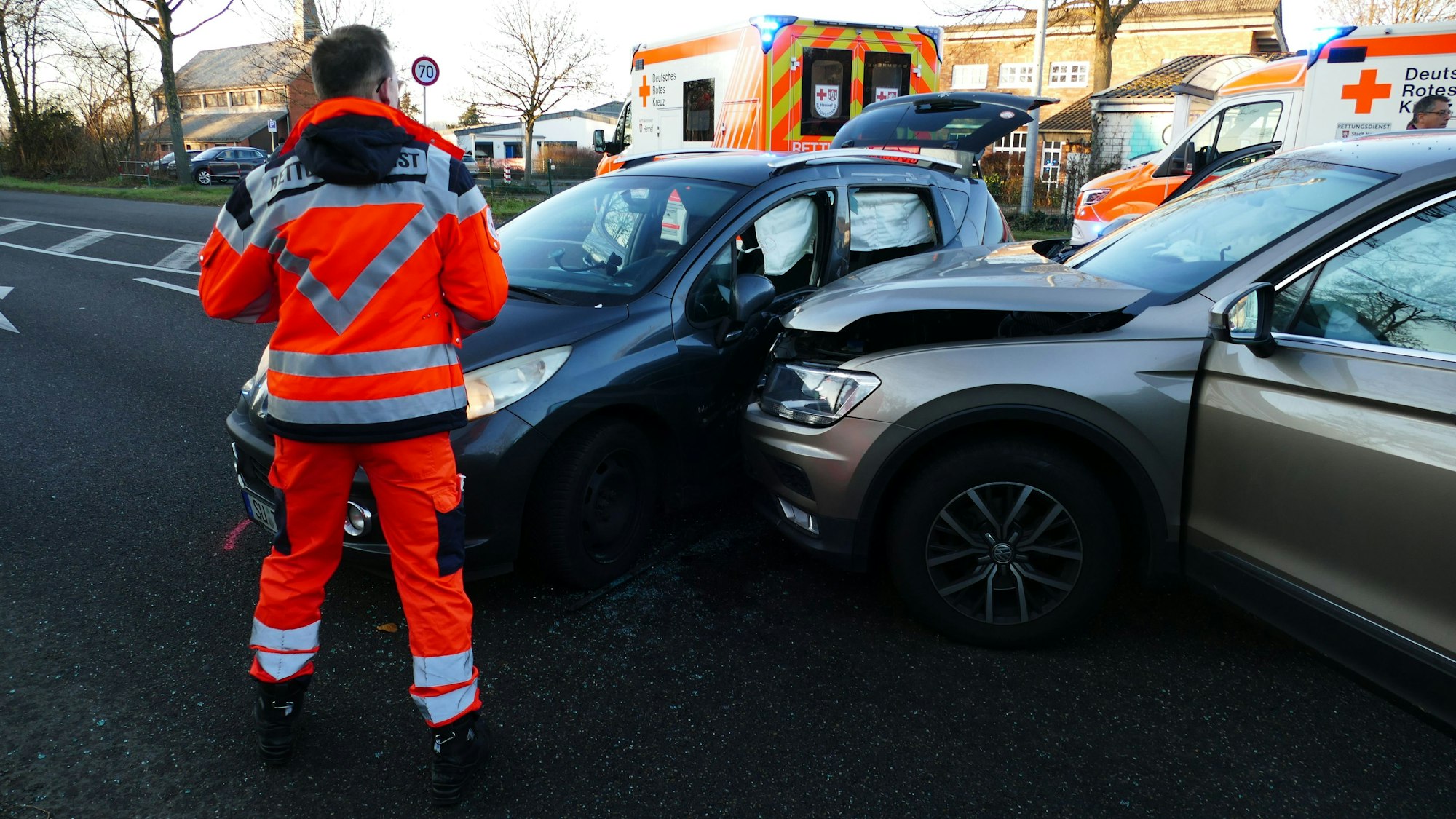 Der VW prallte gegen den Peugeot, nachdem dieser verbotswidrig gewendet hatte.
