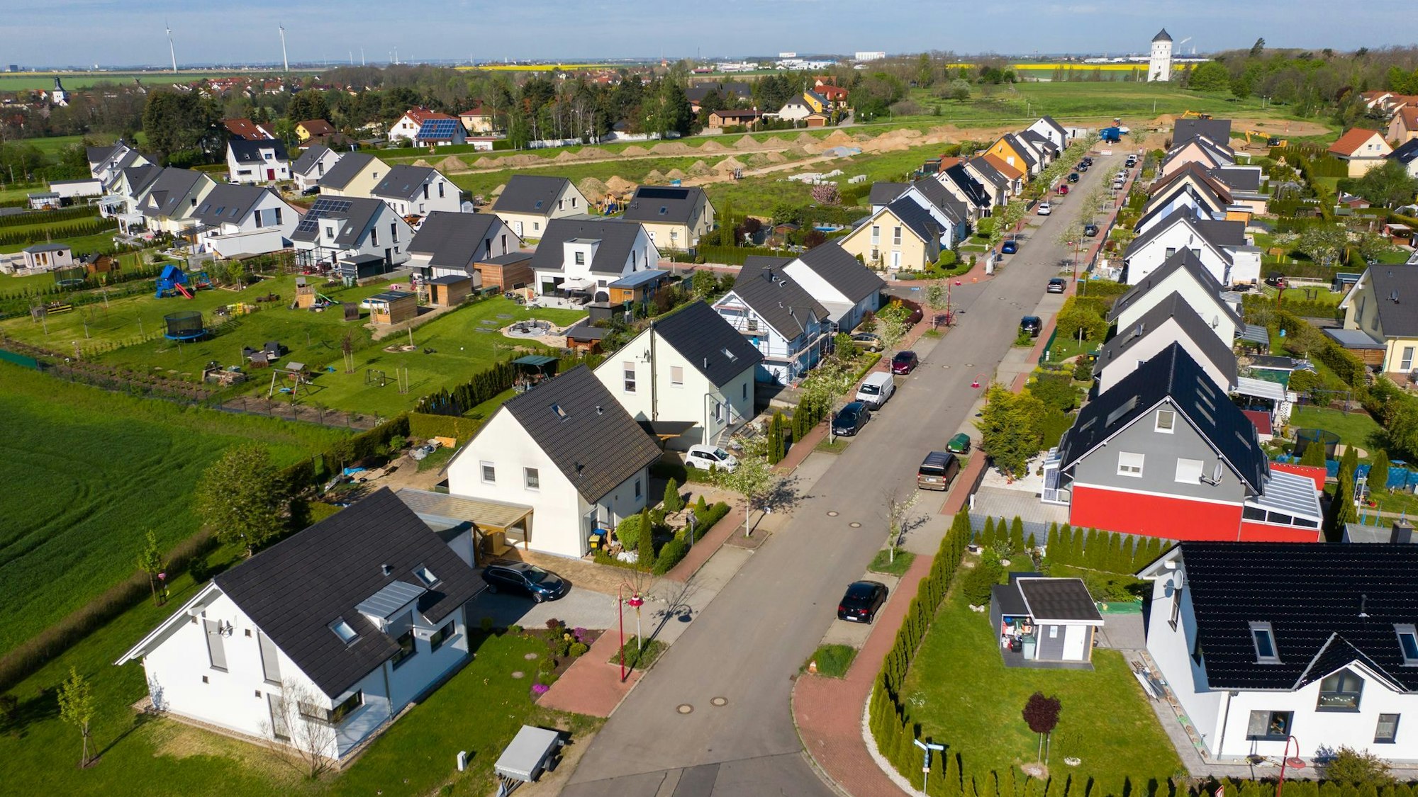 Der Neubau stockt, zuletzt zogen aber die Baugenehmigungen für Eigenheime an. (Archivbild)