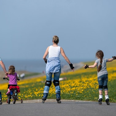 Mehr Zeit mit der Familie und mit Freunden - das nehmen sich viele Menschen für 2026 vor. (Symbolbild)