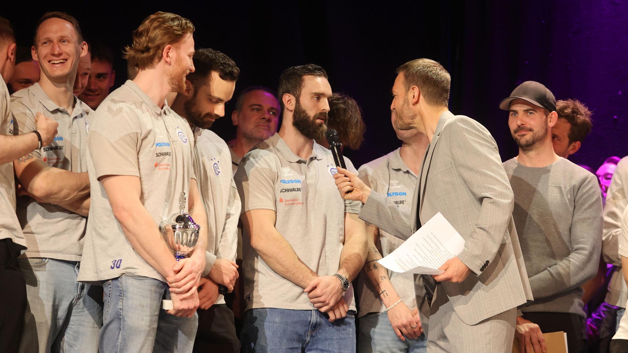 Bei der Sportlerwahl-Gala dieser Zeitung stehen auf den Treppchen ganz oben Fußballerin Julia Mickenhagen, Handballer Julian Köster und die Bundesligamannschaft des VfL Gummersbach.