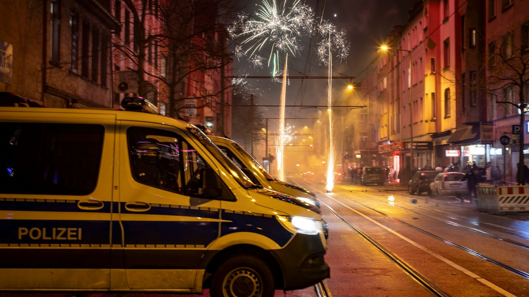Polizeiaufgebot wird für Silvesternacht aufgestockt. (Archivbild)