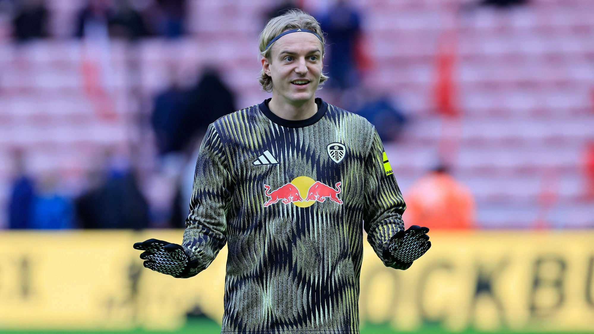 Sunderland v Leeds United Premier League Sebastiaan Bornauw of Leeds United warms up during the Premier League match at the Stadium of Light, Sunderland 28/12/2025 UK Newspapers OUT Copyright: xFredxPalmerx FIL-22706-0044