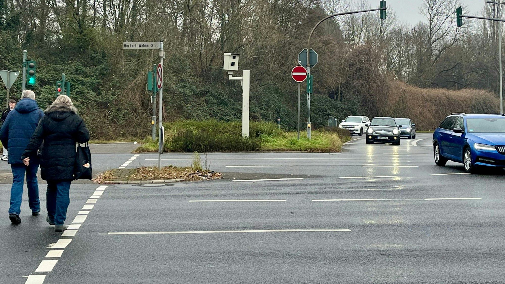 Der Blitzer an der Oulustraße steht seit Dezember 2024, hat aber bisher nur Geld gekostet.