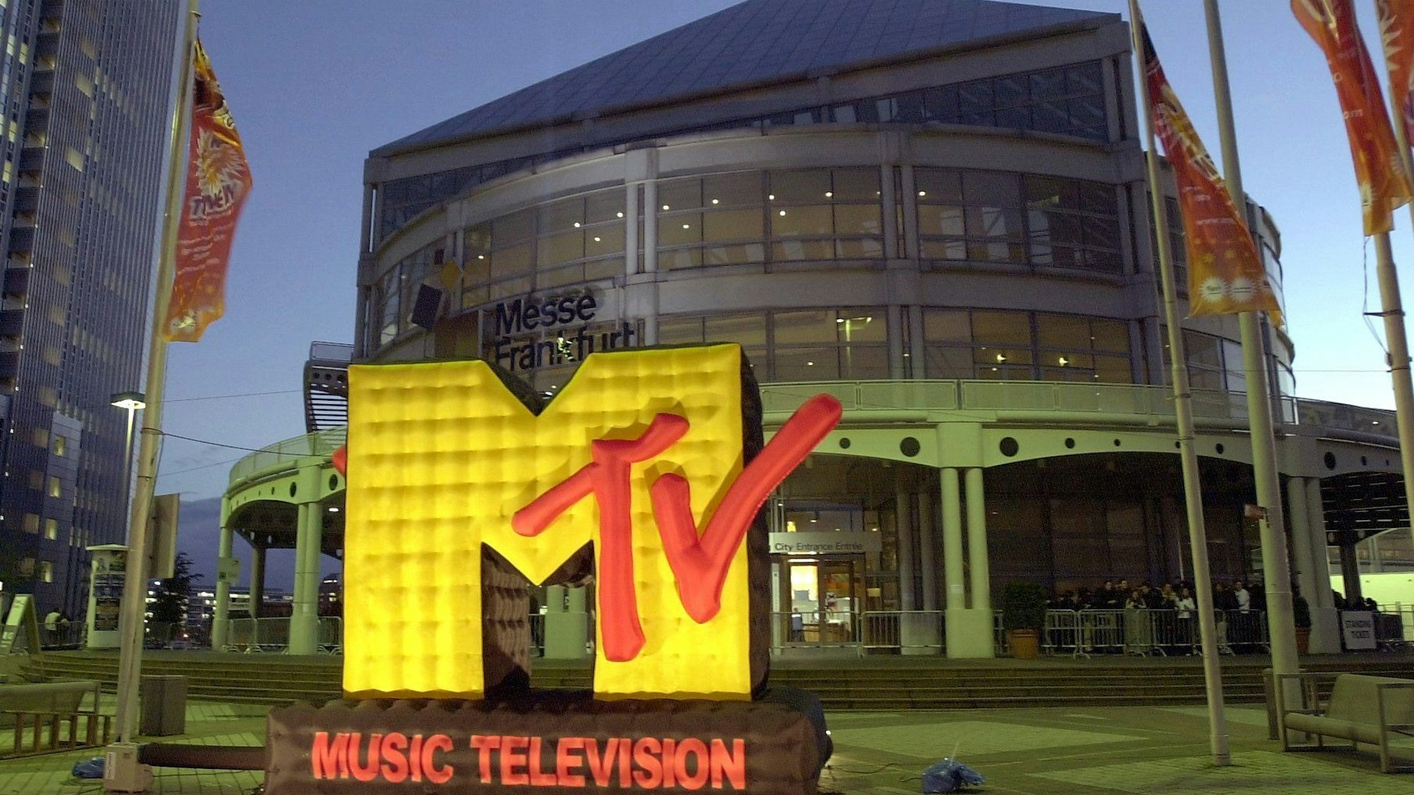 Das MTV-Logo vor dem Eingang zum Messegelände in Frankfurt.