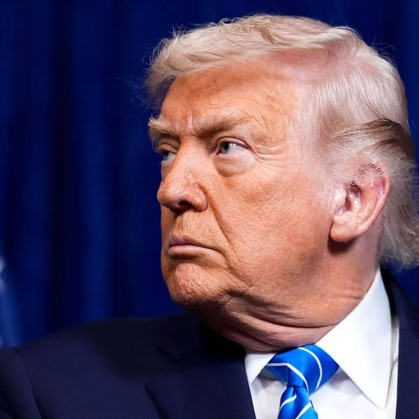 US-Präsident Donald Trump nimmt an einer gemeinsamen Pressekonferenz mit Selenskyj, Präsident der Ukraine, nach einem Treffen in Trumps Mar-a-Lago-Club teil.