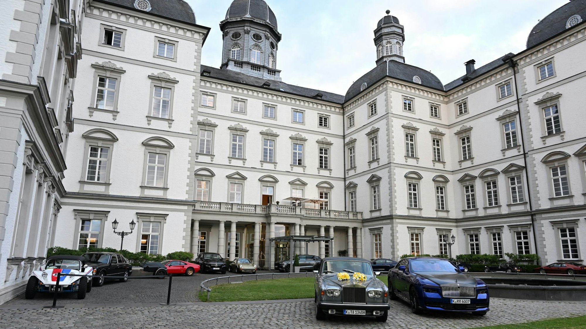 Das Althoff Grandhotel Schloss Bensberg ist zu sehen.